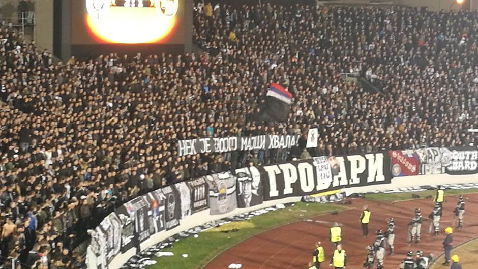  Grobari, transparent Ratku Mladiću na Partizan - Jang bojs FOTO 