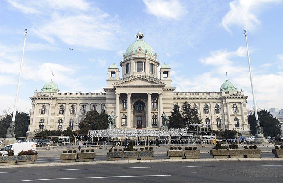  peti oktobar - fotelje ukradene iz Skupštine Srbije vraćene 