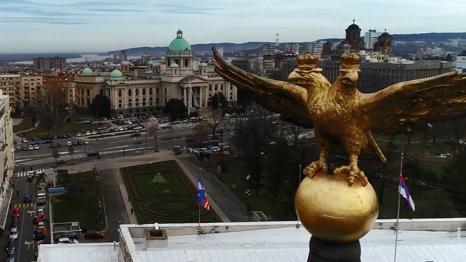  Veće plate poslanicima i predsedniku Srbije 