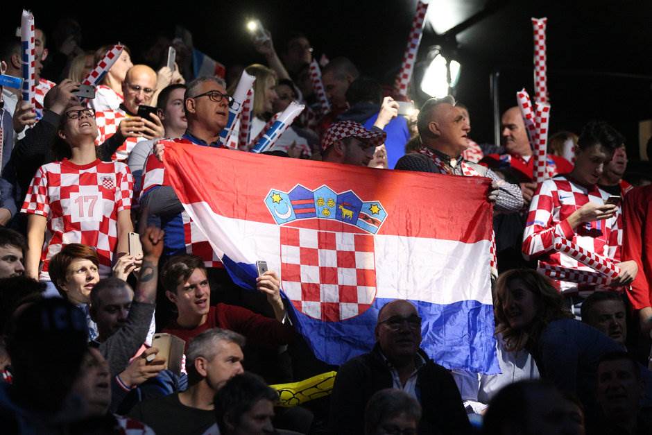  Deset privedeno posle meča Hrvatska - Srbija u Splitu 