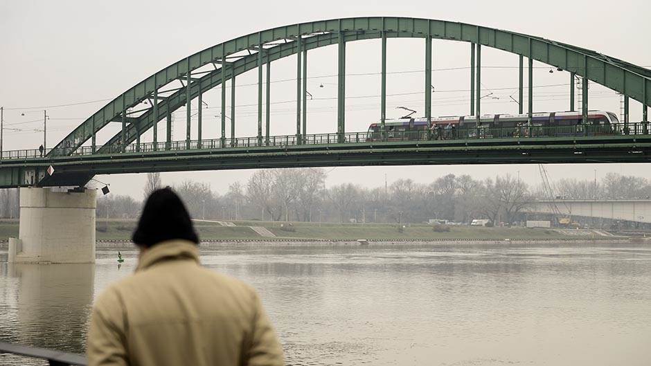  muskarac skocio sa savskog mosta samoubistvo u beogradu 