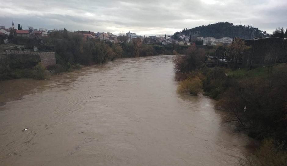  Crna Gora Obilne padavine, visok vodostaj reka 
