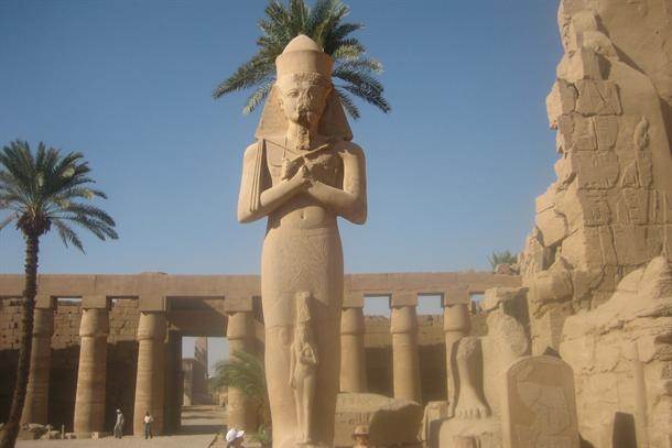  Egipat - pronađena mala kraljevska sfinga 