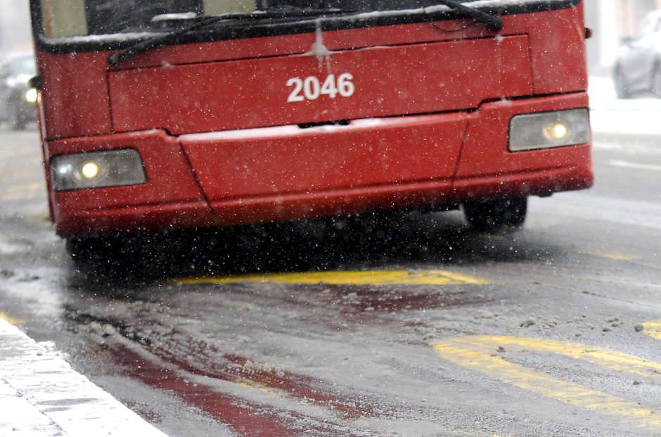  Saobraćajna nesreća autobus udario u stub na Slaviji 