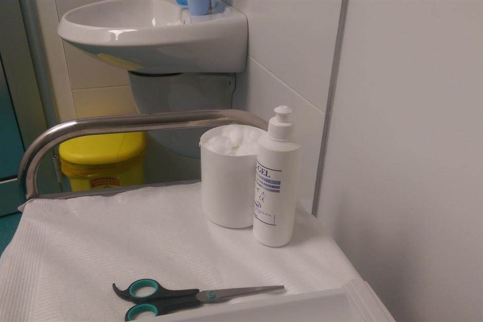  Kako se čisti i dezinfikuje nameštaj, enterijer i medicinska oprema u bolnicama radi sprečavanja šir 