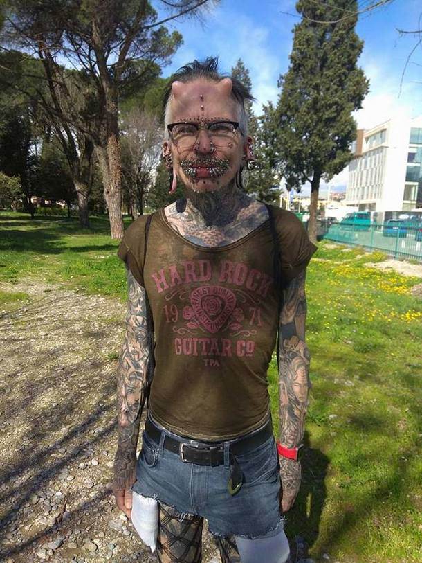  Rolf Buscholz Podgorica tetovaža pirsing 