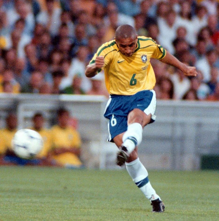  Roberto Karlos, Tenerife - Real 1998 ili Francuska - Brazil 1997? 