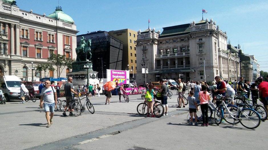  Beograd - Zastoji u saobraćaju zbog biciklijade i kolektivnog venčanja 