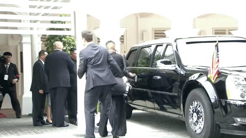  Donald Tramp pokazao Kim Džong Unu svoj automobil 