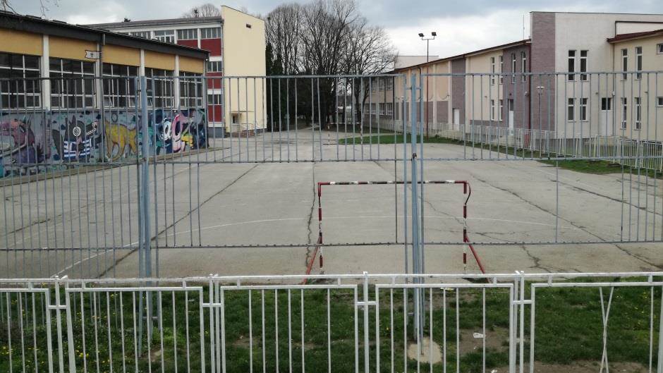  Crna Gora - nasilje u školama - tukli dečaka zbog četničke pesme 