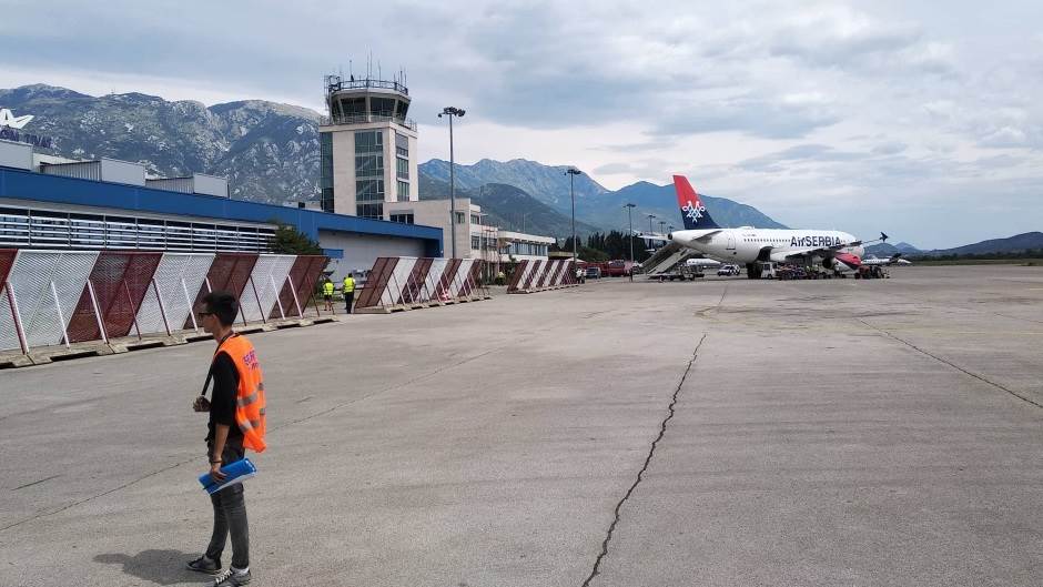  Tivat - radnici oštetili ruski avion, let kasio više od 40 sati 