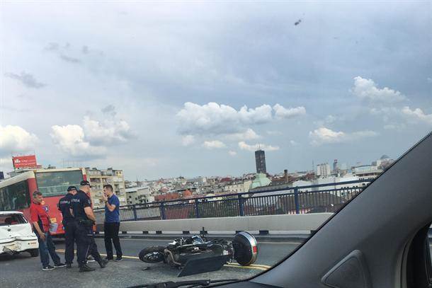  Motociklista oboren na Brankovom mostu 