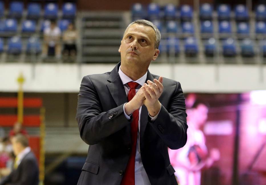  Dejan Radonjić trener Bajerna do leta 2020.  