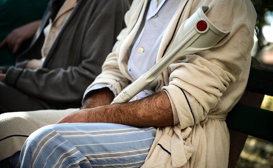  Starac otpušten iz bolnice u Vranju, ali nema kod koga da ode 