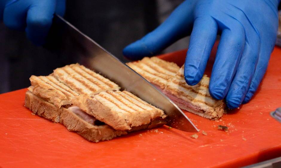  Listerija bakterija - umrli zato što su se otrovali sendvičima 