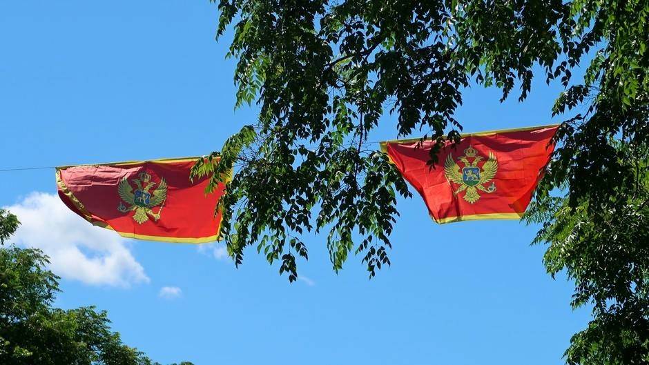  Paljenje crnogorskih zastava osuda Mitropolije 