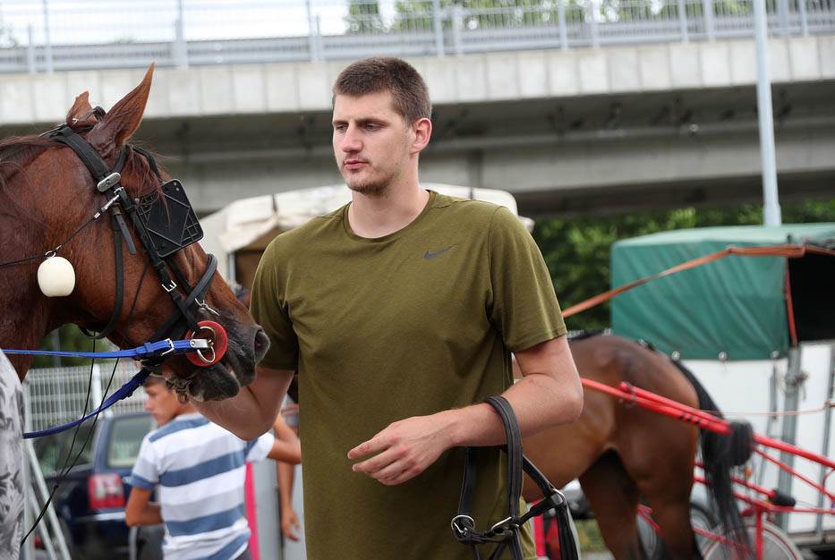  Nikola Jokić želi da bude sa konjima pre mečeva 