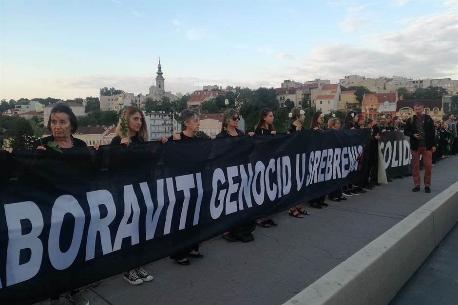  Beograd -Žene u crnom obeležile "genocid u Srebrenici" 