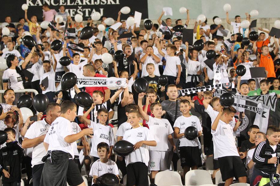  Partizan kazna UEFA opet samo deca na stadionu 