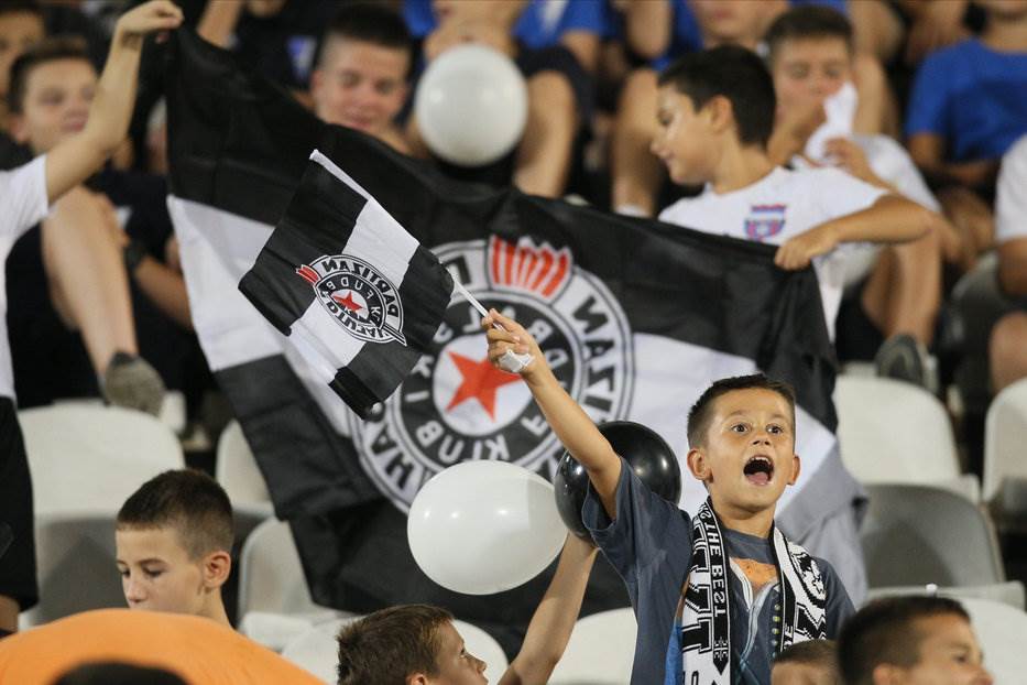  Deca navijači Partizana 