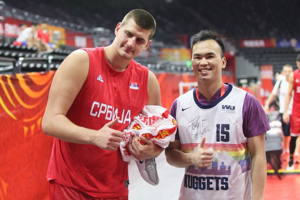  Mundobasket 2019 Nikola Jokić potpisivanje dresa Denver Nagets trening 