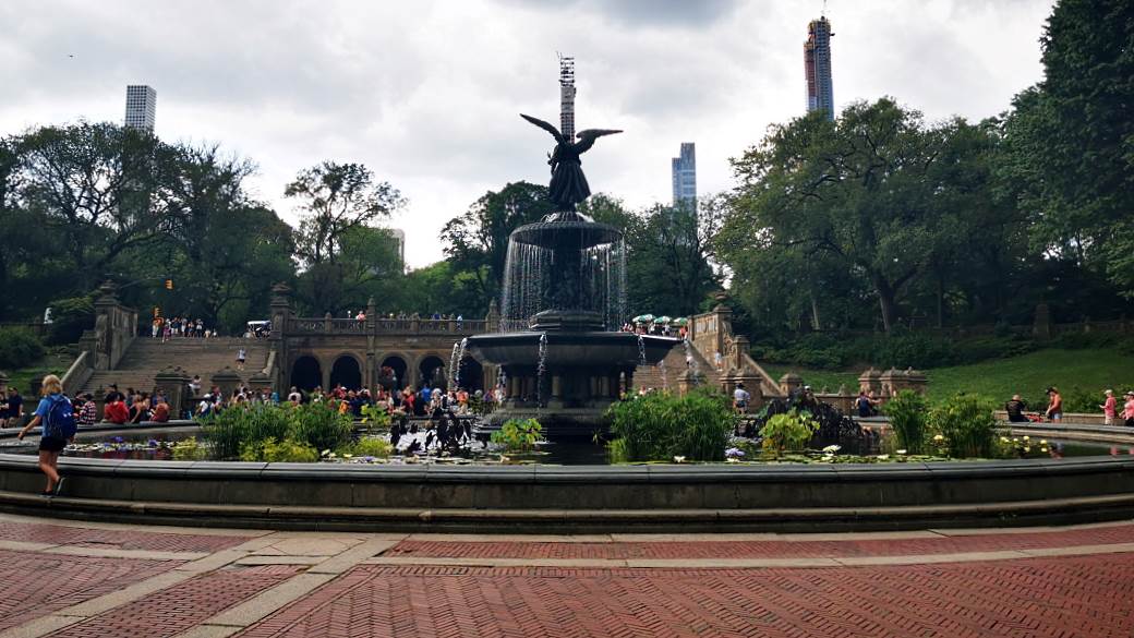  Central park - Spomenik istaknutim ženama 