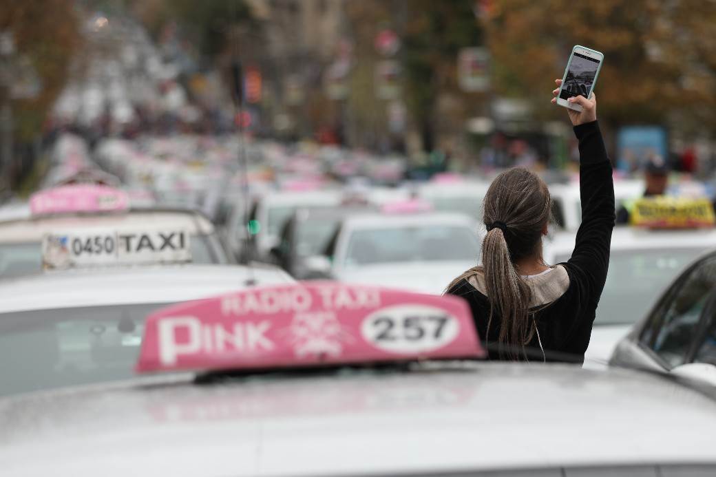  Protest taksista u Beogradu taksisti blokiraju Beograd 