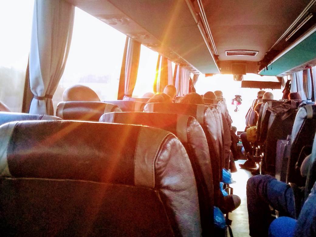  Mladić zabranio migrantu da sedne do njega u autobusu 