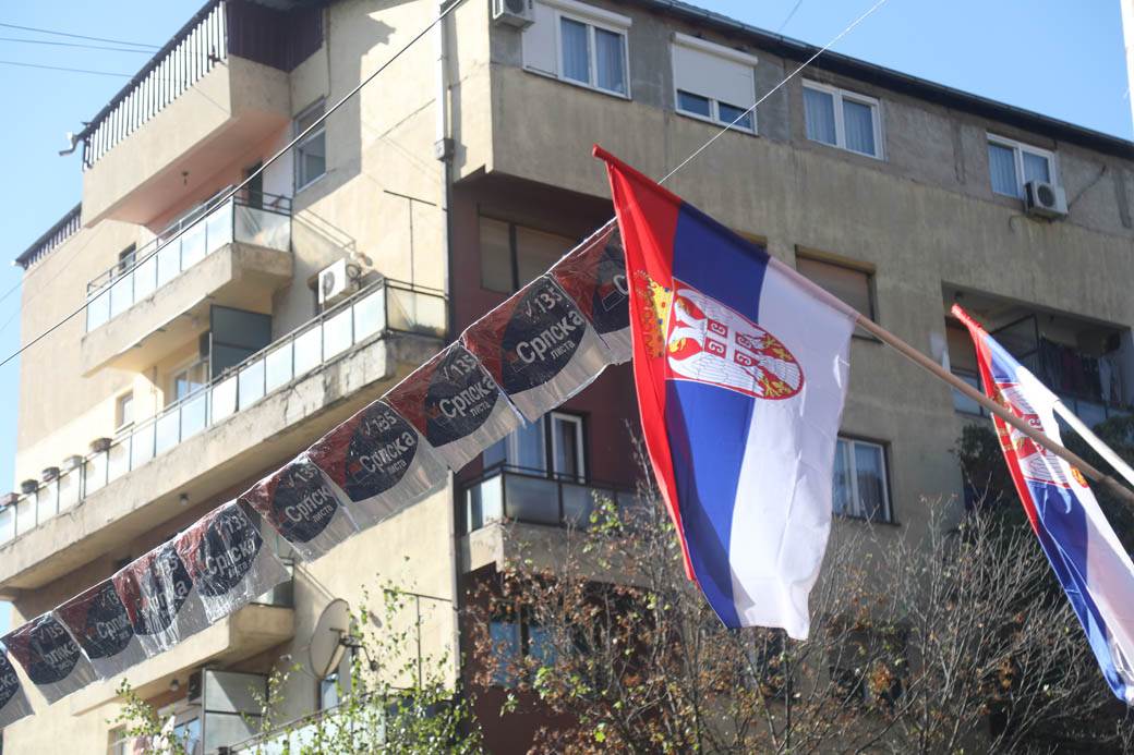  Goraždevac - policijs traži da se skine srpska zastava 