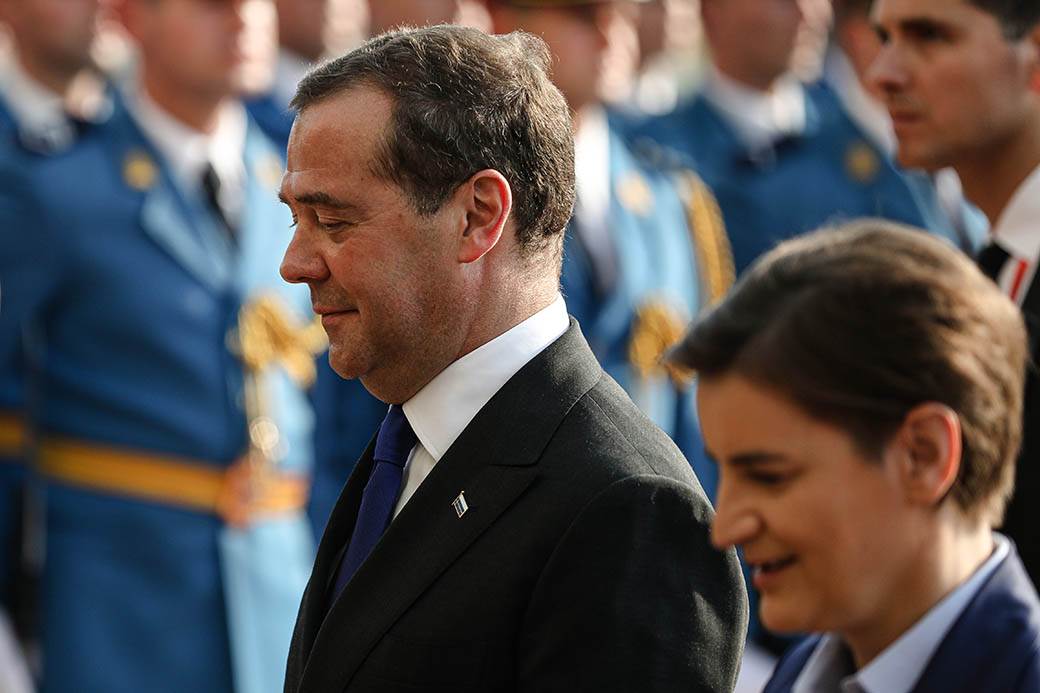  Dmitrij Medvedev čestitao je predstojeće praznike Ani Brnabić 