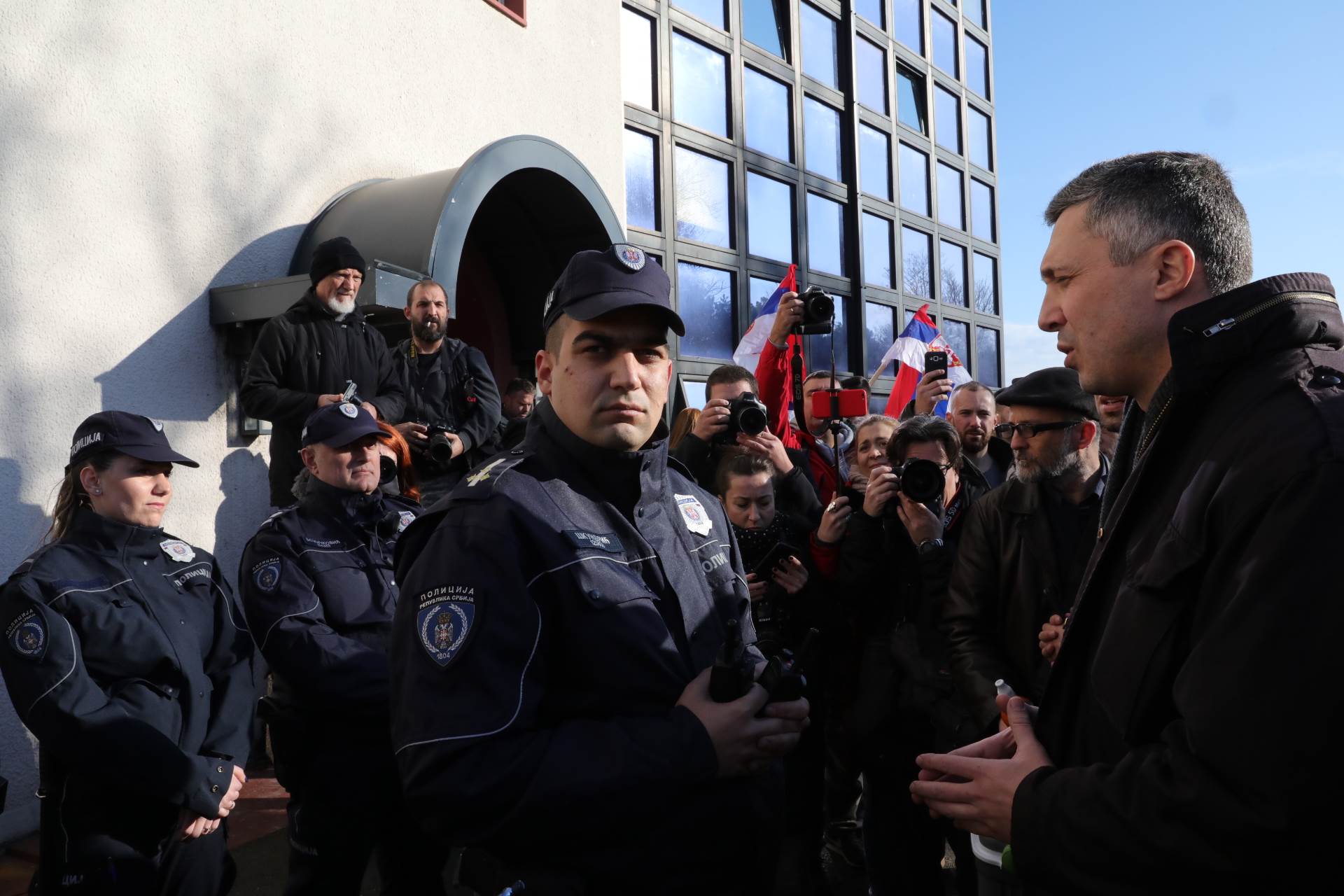  Opozicija blokirala RTS Vučić o blokadi RTS 