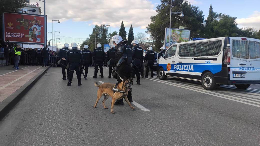  Podgorica: Povređeni, hapšenje, trobojka prekrečena 