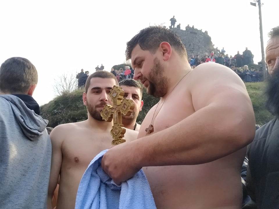  Plivanje za časni krst u Podgorici 