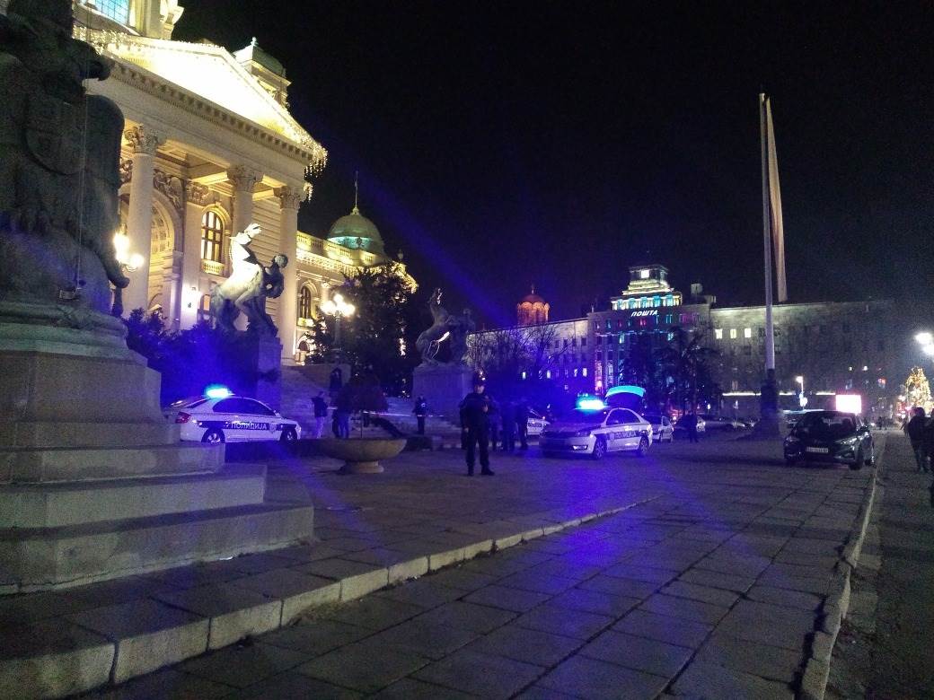  Samoubistvo u Beogradu ispred Skupštine, ostavio oproštajno pismo najnovije vesti 