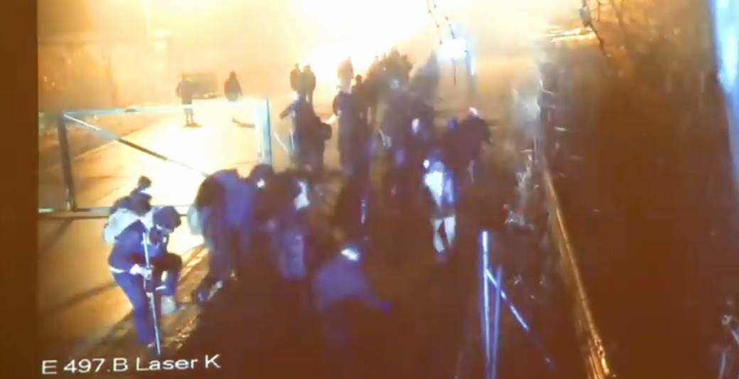  Migranti probili ogradu na Horgošu - snimak 