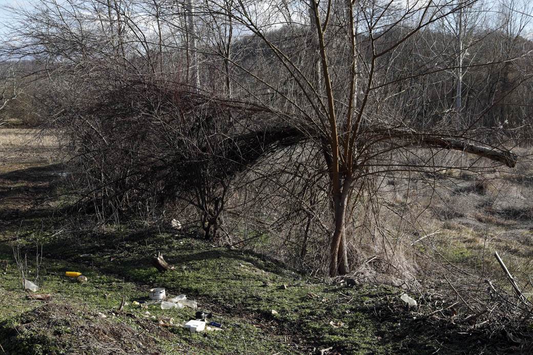  BiH: Migranti upali u duboku jamu bežeći od policije 
