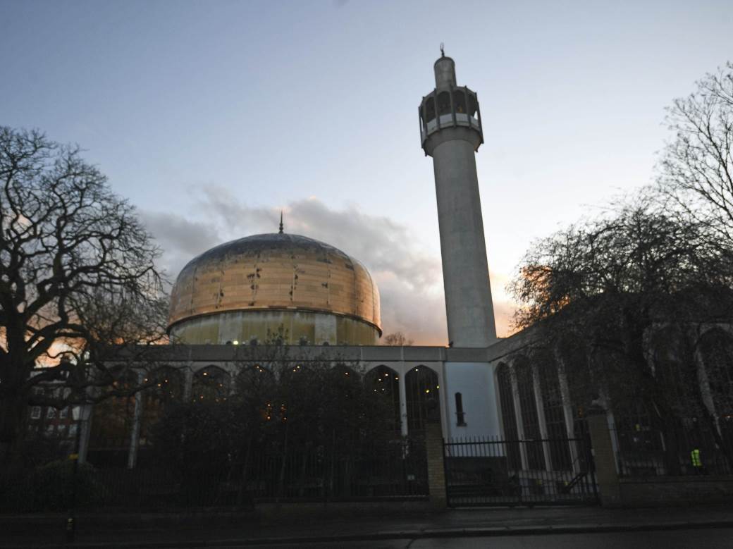 London: Izboden muškarac u džamiji 
