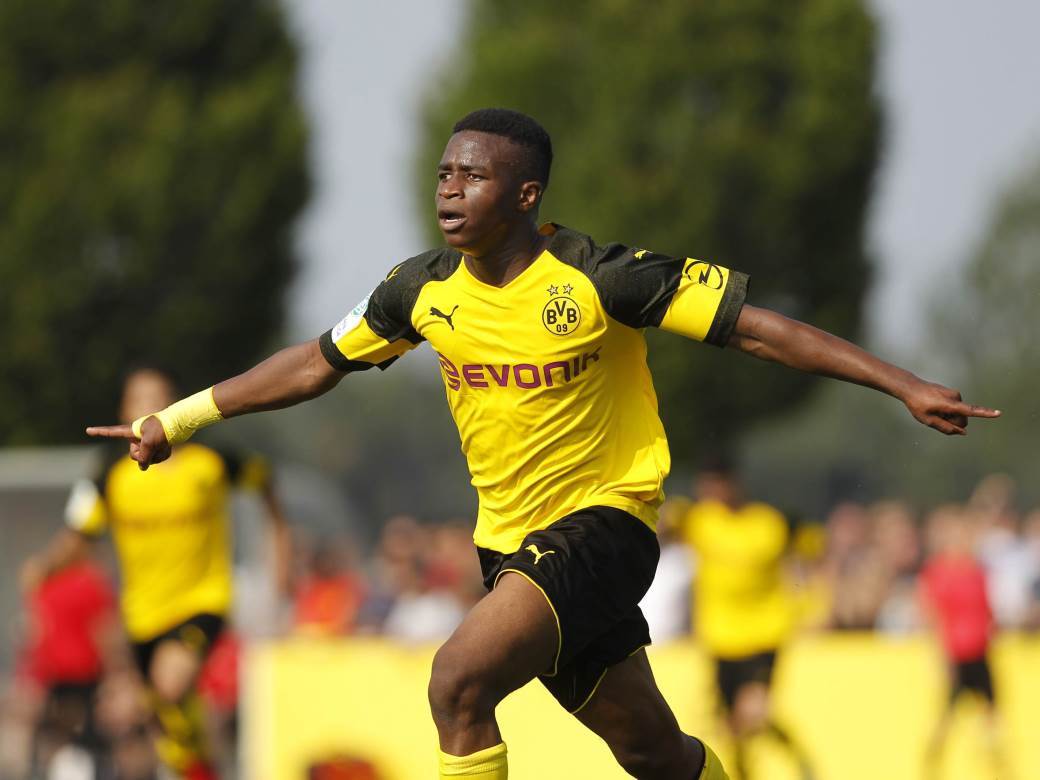  Borusija Dortmund igrač 15 godina Liga šampiona Jusufa Mukoko registracija fudbal 