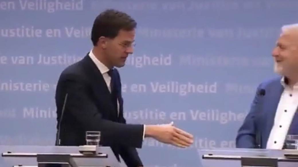  Premijer Holandije Mark Rute zabranjeno rukovanje 
