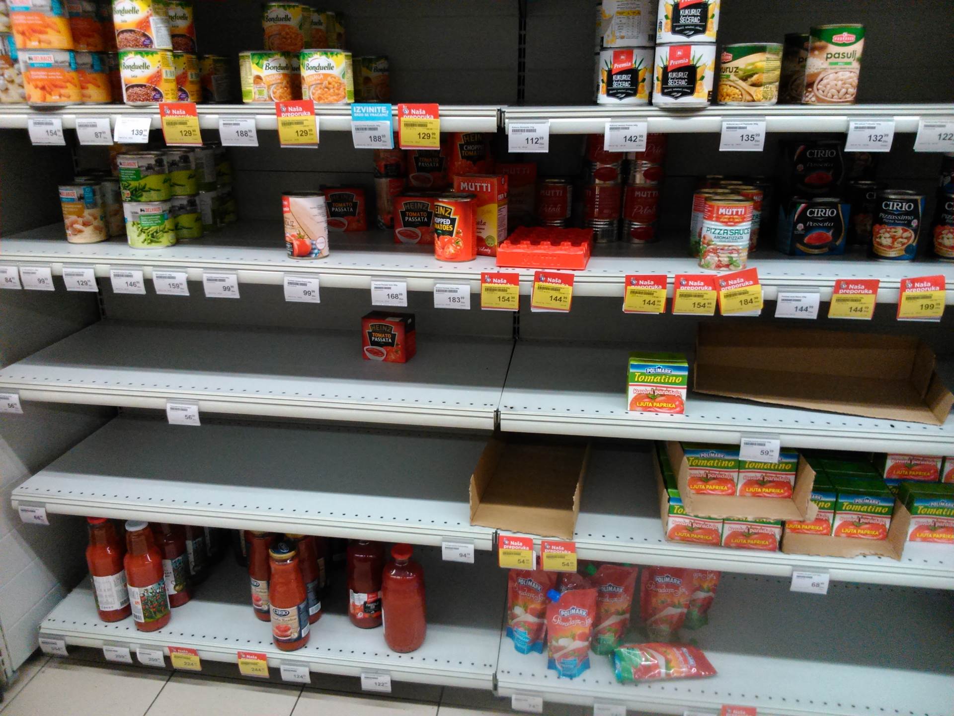  Korona virus - Panična kupovina prisiljava supermarkete da ograniče prodaju 