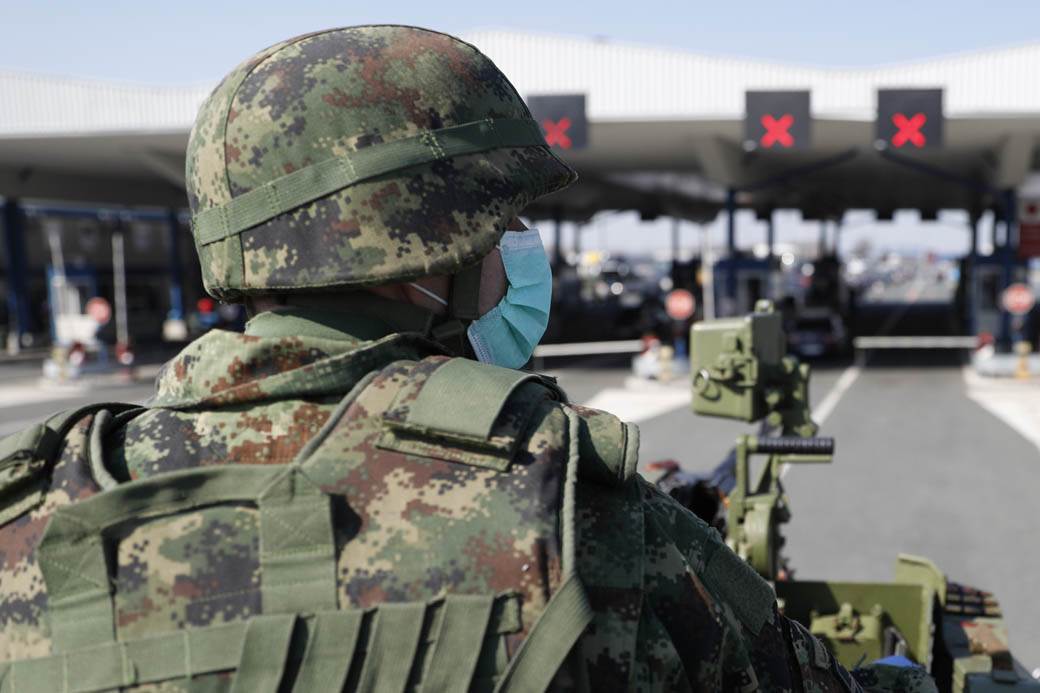  Vojska pucala u vazduh u migrantskim kampovina u Srbiji 
