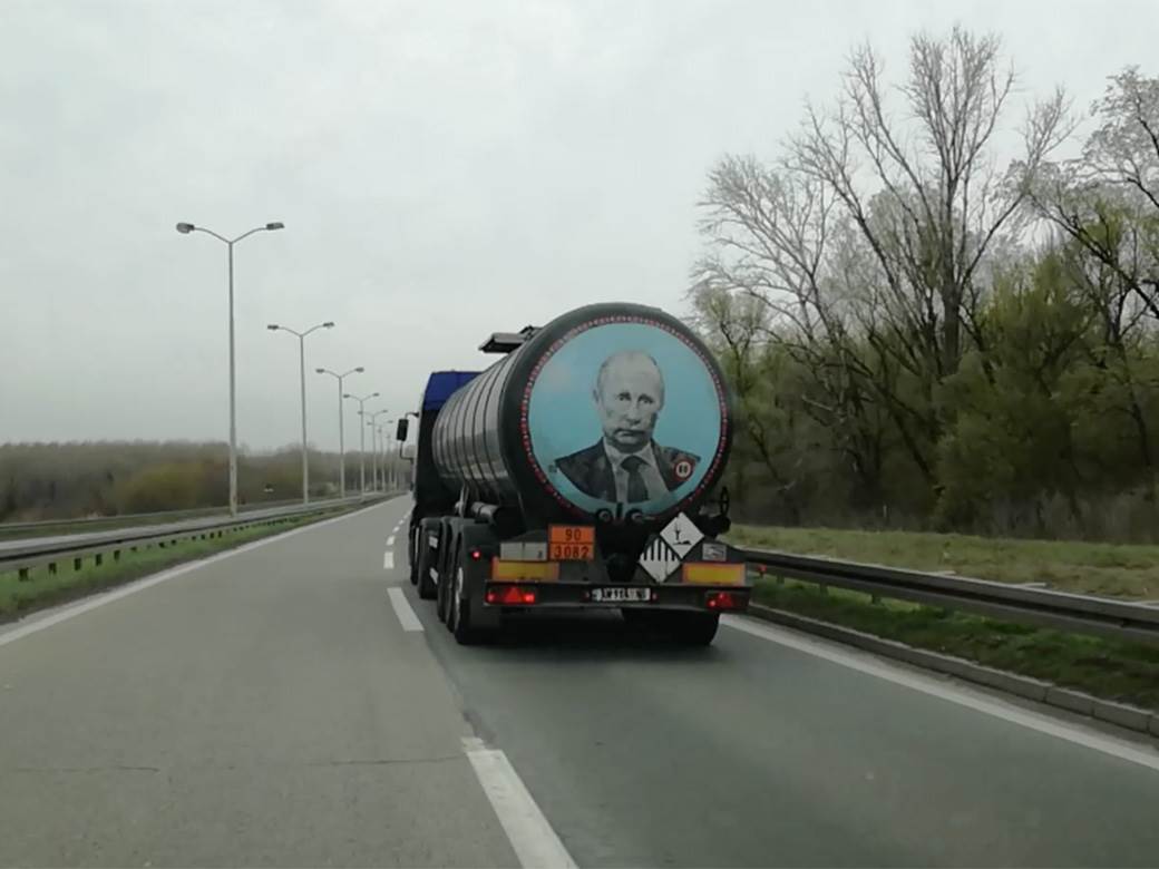  Kosovo - Vozači iz Srbije privedeni zbig Putina  