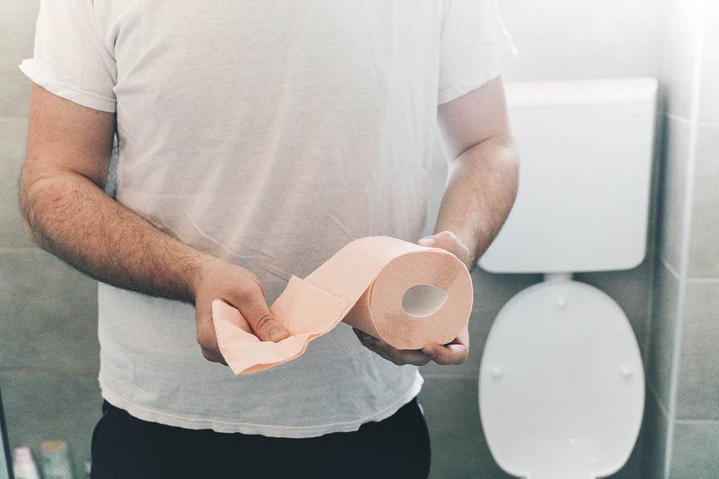 javni toalet pokrivanje daske toalet papirom ne stiti od bakterija 