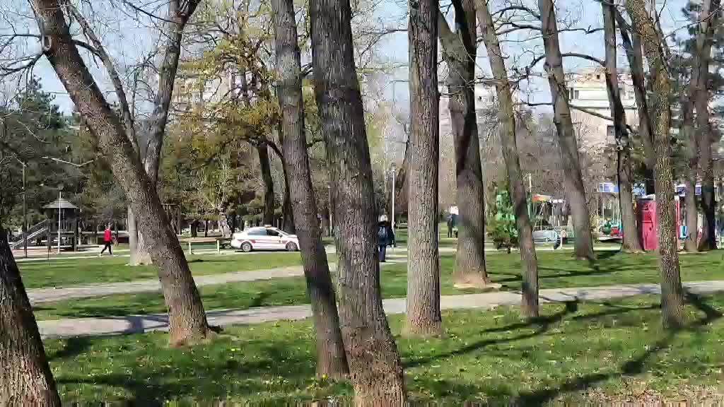 Hapšenje - korona virus - vanredno stanje - okupili se u parku 