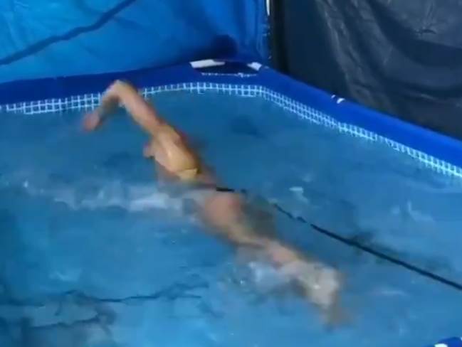  Anja Crevar trening plivanje korona virus bazen kod kuće kućni bazen 