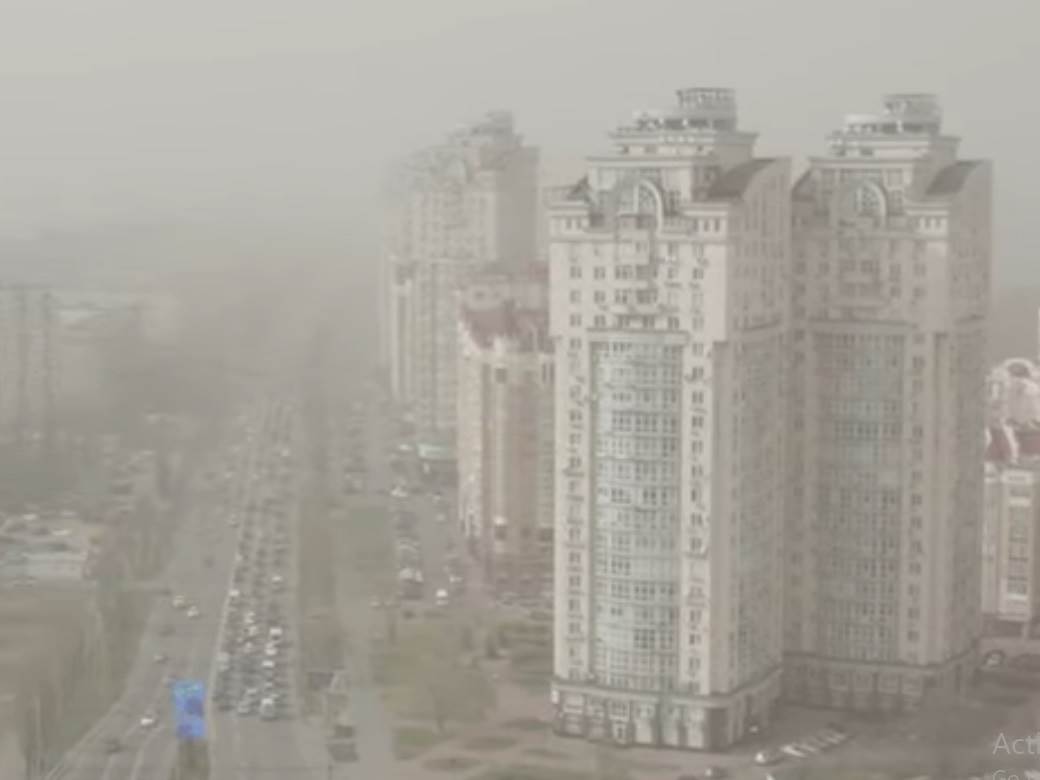  Dim u Kijevu Kijevu obavijen gustim dimom 