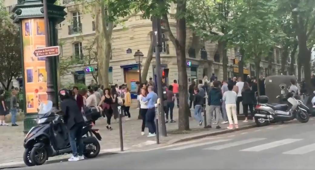  Korona virus Pariz ples na ulici 