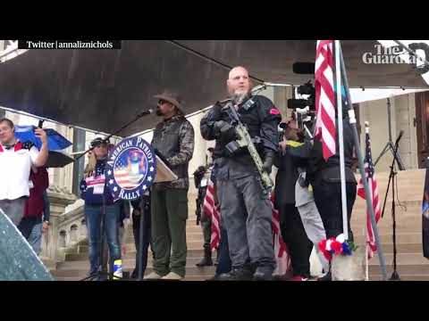  SAD - Protest protiv mera u borbi sa korona virusom -  demonstranti naorućani 