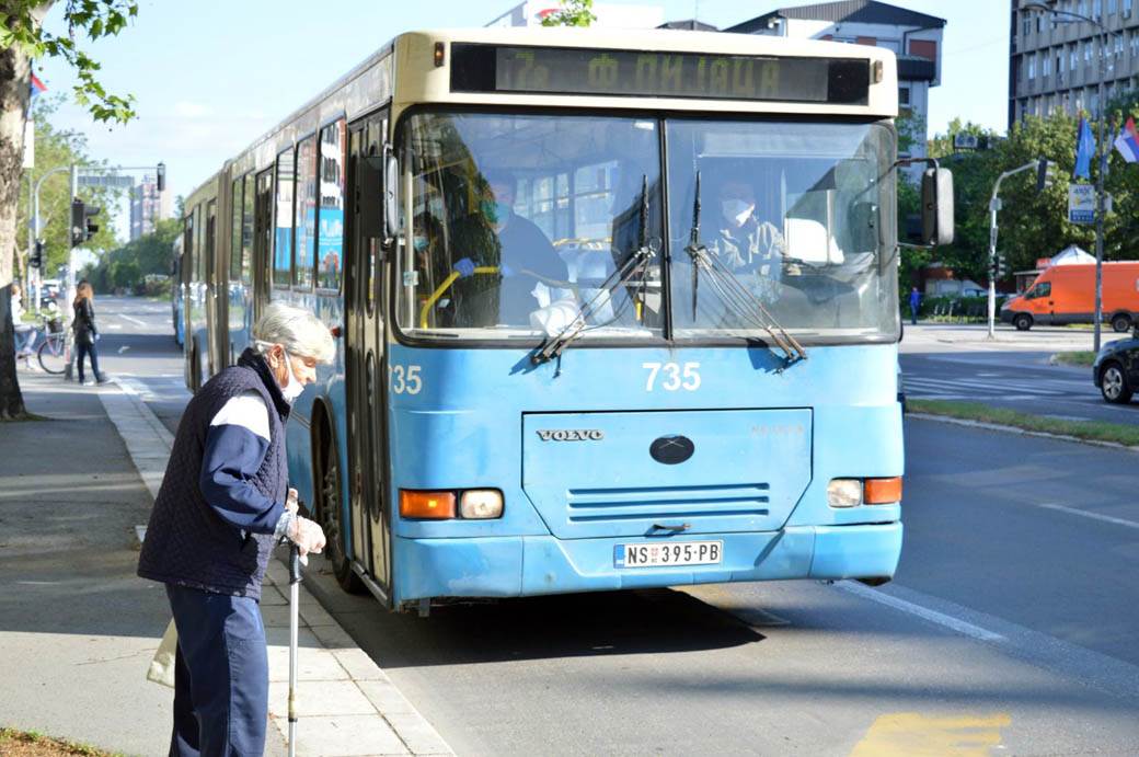 Novi Sad razbojništvo autobus muškarac  pokušaj  torba devojka nasilje 