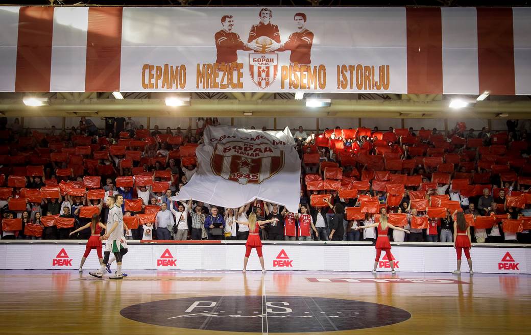 Navijači Borca iz Čačka pripremaju proslavu zbog ulaska u ABA ligu, gradski trg u Čačku 